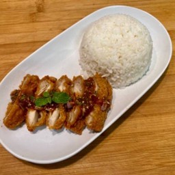 ข้าวไก่ทอด ซอสจิ้มแจ่ว