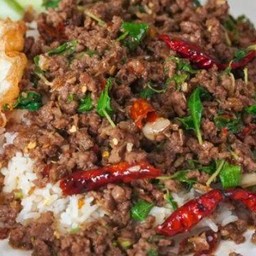 ข้าวราดกระเพราเนื้อสับ