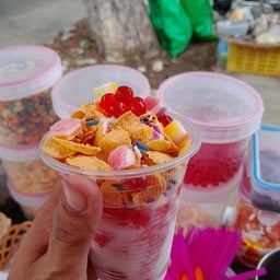 สตอเบอรี่โยเกิร์ตเกล็ดหิมะ(ใส่คอนเฟรค,เยลลี่แดง