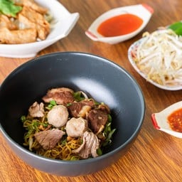 เจเน็ตเขียวเตี๋ยวเรือ บายแคท