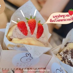 แซนวิสครีมช้อกโก้สตรอ