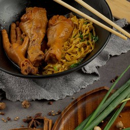 เส้นใหญ่ไก่