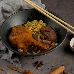 เส้นใหญ่น่องสะโพก