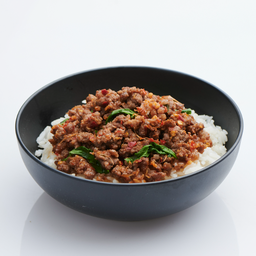 D5. Rice topped with stir-fried beef and basil - ข้าวกระเพราเนื้อ