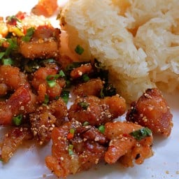 ไก่ซอสลาบห่อ