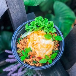 ข้าวไข่ข้นกะเพราไก่สับ