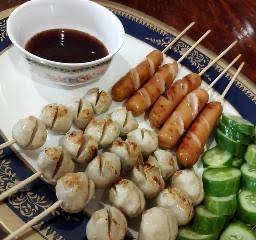 ชุดรวม10ไม้แถม1ไม้(ลูกชิ้นเอ็นหมู5 ไส้กรอกรมควัน5)