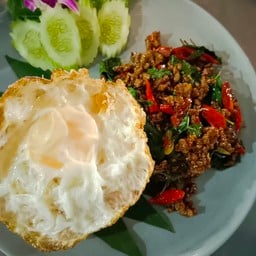 ข้าวกะเพราเนื้อ