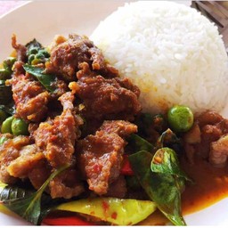 ผัดพริกแกงเนื้อ