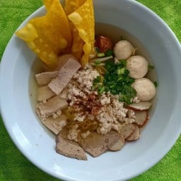 เกี๊ยวหมูต้มยำน้ำ, ต้มยำแห้ง, น้ำใส