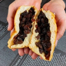 ปังเว้ย..เฮ้ย!!! ไส้ลูกเกด