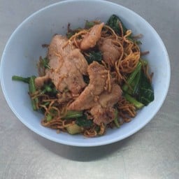 ราดหน้ายอดผัก เอ็มไพร์ หน้าซีเจ บ้านกรด