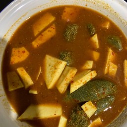 แกงส้มไข่ปลาดุกยอดมะพร้าว  (เครื่องแกงทำเองเข้มข้น)