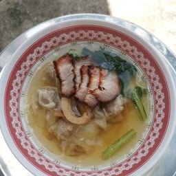 เกี๊ยวน้ำหมูแดง