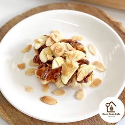 ครอฟเฟิล กล้วย+นูเทลล่า+อัลมอนด์