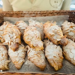 Croissant Almond (mini)