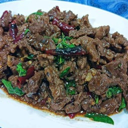 กระเพราเนื้อชิ้น,เนื้อสับ