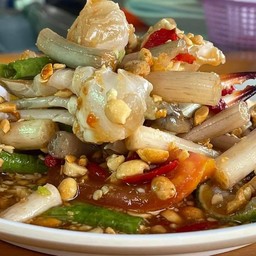 ตำปูม้าใส่ใหลบ้วปลาร้า
