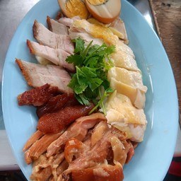 ขาหมู+ไก่+หมูกรอบ