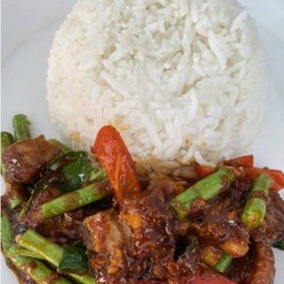 ผัดพริกแกงหมูกรอบราดข้าว