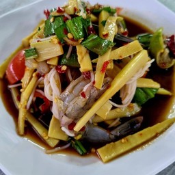 ตำหน่อไม้กุ้งสด