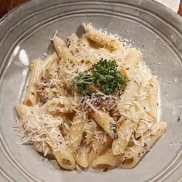 Penne with Black Truffle Cream Sauce (450++)