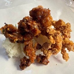 ข้าวเหนียวแคปหมูผัดพริกแกง+ไก่ทอด