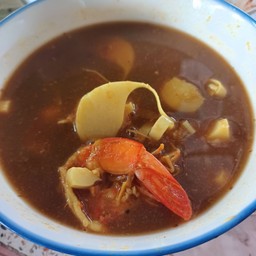 แกงส้มยอดมะพร้าวกุ้งสด