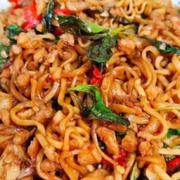 มาม่าผัดกะเพรา(มาม่า 1 ก้อน)