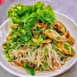 ยำขนมจีนหมูสับ