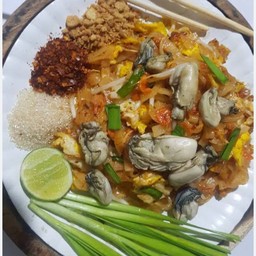 ผัดไท วุ้นเส้นหอยนางรม