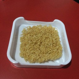 เส้นไข่ เหลือง