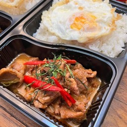 ข้าวราดแพนงไก่ไม่มีไข่ดาว