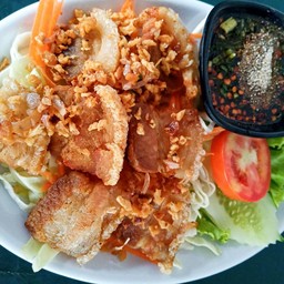 หมูกรอบจิ้มแจ่ว