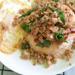 กะเพราถ้วยไข่ข้น