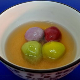 บัวลอยน้ำขิงไส้งาดำ