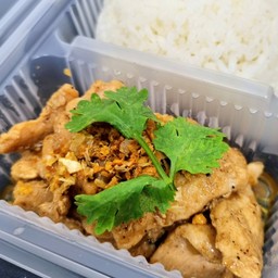 ผัดกระเทียมพริกไทย ข้าวสวย