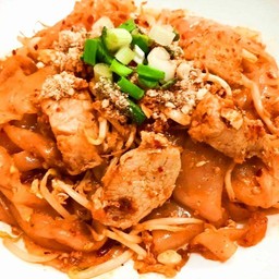 เส้นใหญ่ผัดซอสต้มยำ