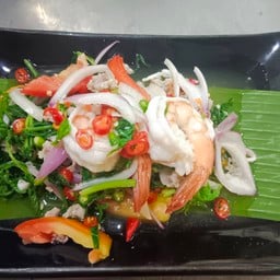 ยำผักกูดลวกกุ้งสด