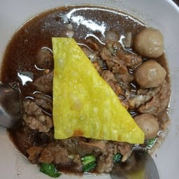 เตี๋ยวเนื้อตุ๋นน้ำตก