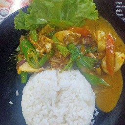 ข้าวเครื่องแกงหมึก