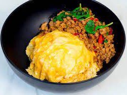 กะเพราหมูสับ+ไข่ข้น