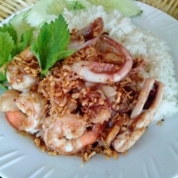 หมึกทอดกระเทียม