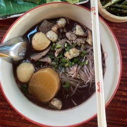 ก๋วยเตี๋ยวหมูน้ำตก-น้ำใส
