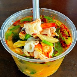 ต้มยำรวมมิตร(กุ้งปลาหมึกไก่หมู) (ร้านได้จากไลน์แมน120฿)