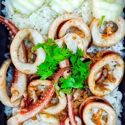 ปลาหมึกทอดกระเทียม