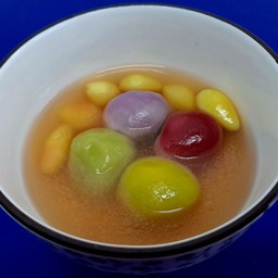 บัวลอยน้ำขิงไส้งาดำ (แปะก๊วย)