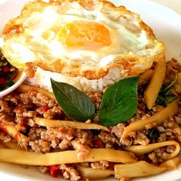 ผัดหน่อไม้(ราดข้าว)