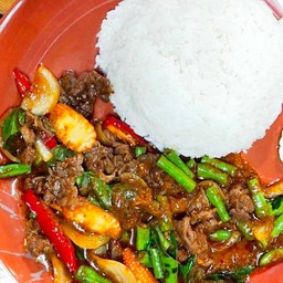 เนื้อผัดพริกแกง