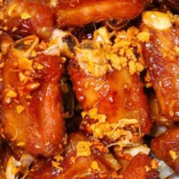 กระดูกหมูทอดกระเทียม